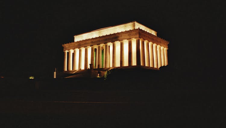 Lincolns Memorial In Washington DC At Night