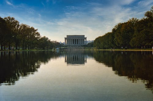 Foto stok gratis langit biru, lincoln memorial, mencerminkan kolam