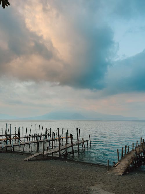 Ücretsiz bulutlu gökyüzü, deniz, deniz kıyısı içeren Ücretsiz stok fotoğraf Stok Fotoğraflar