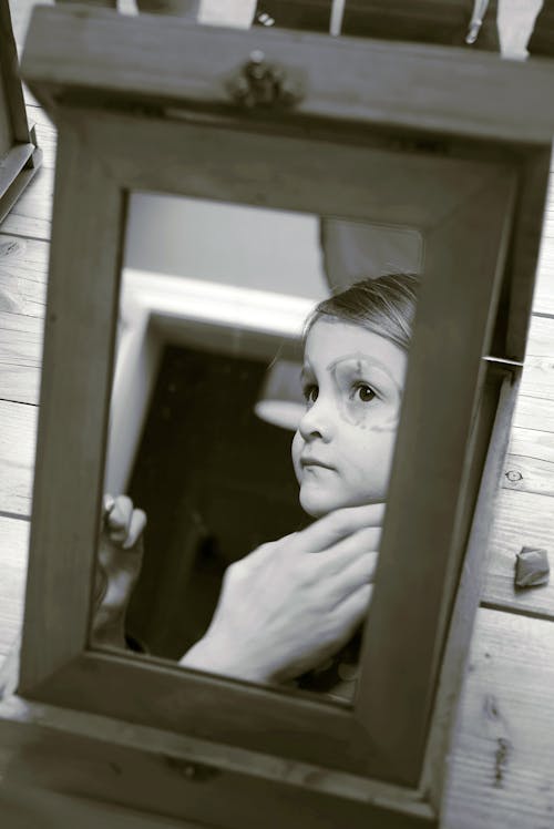 Fotos de stock gratuitas de espejo, niña, niño