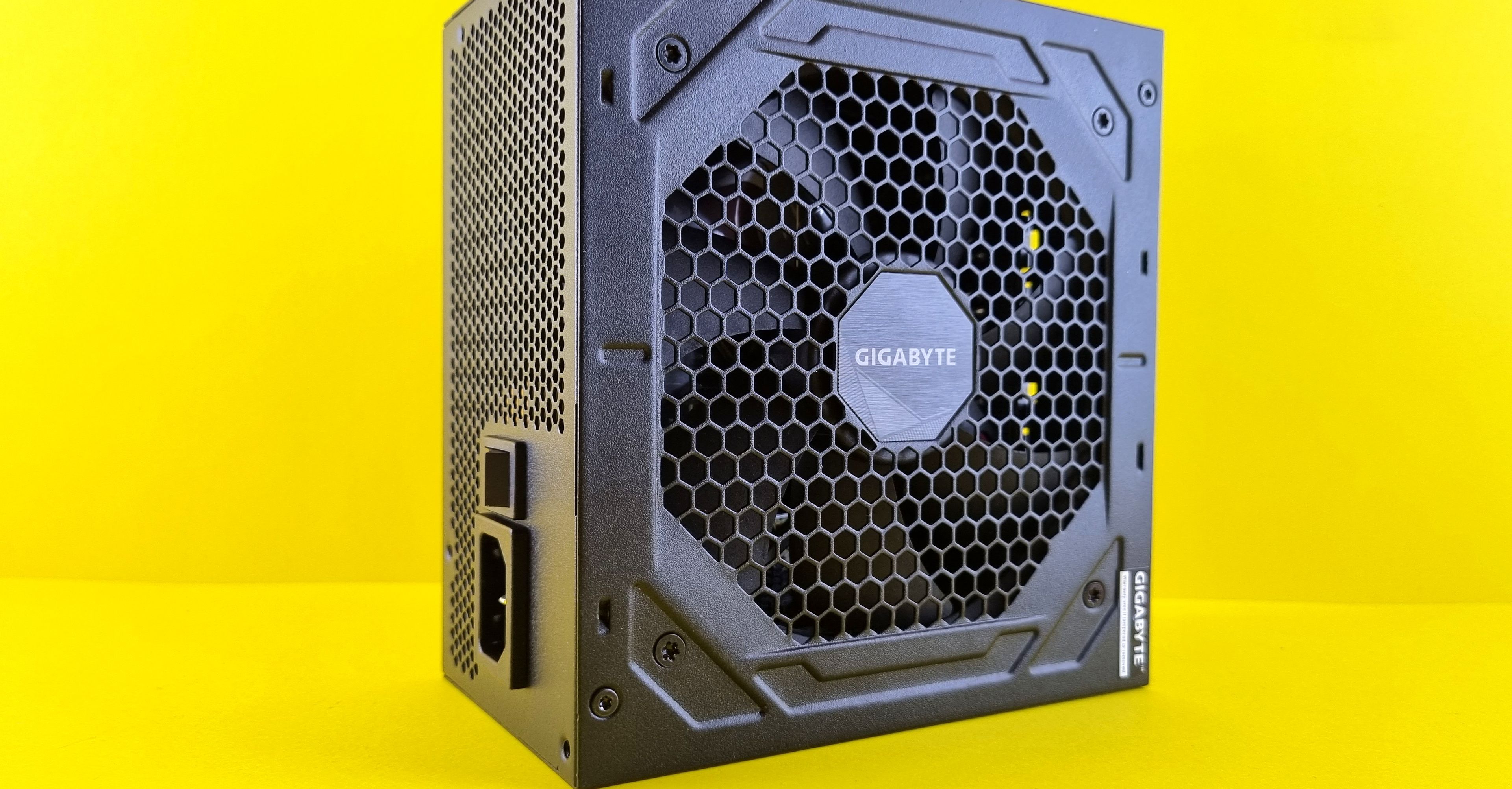 Zasilacz komputerowy do karty Radeon RX 9060 XT