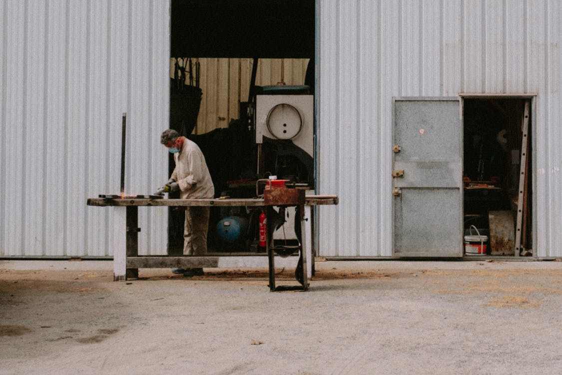 人, 咖啡磨豆機, 工作的 的 免費圖庫相片