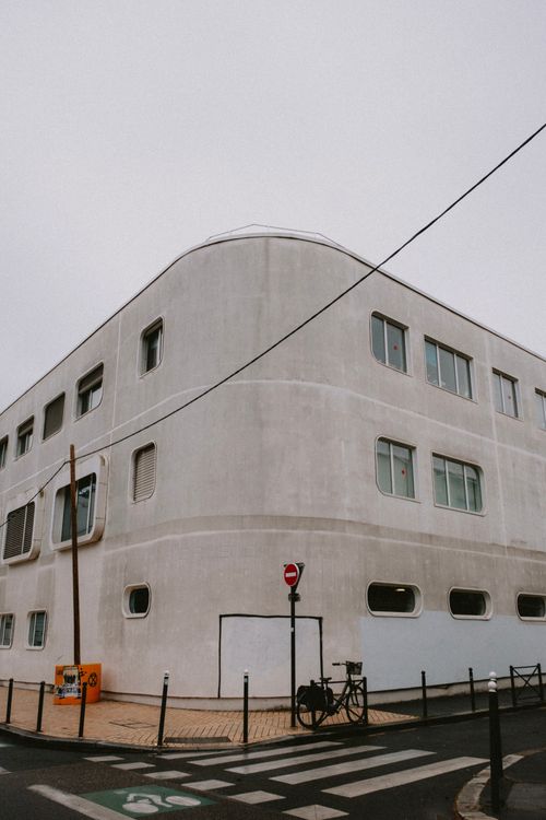 Rounded Corner of Bauhaus Style Building · Free Stock Photo
