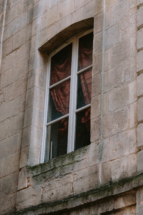 Darmowe zdjęcie z galerii z kurtyna, mur, okno