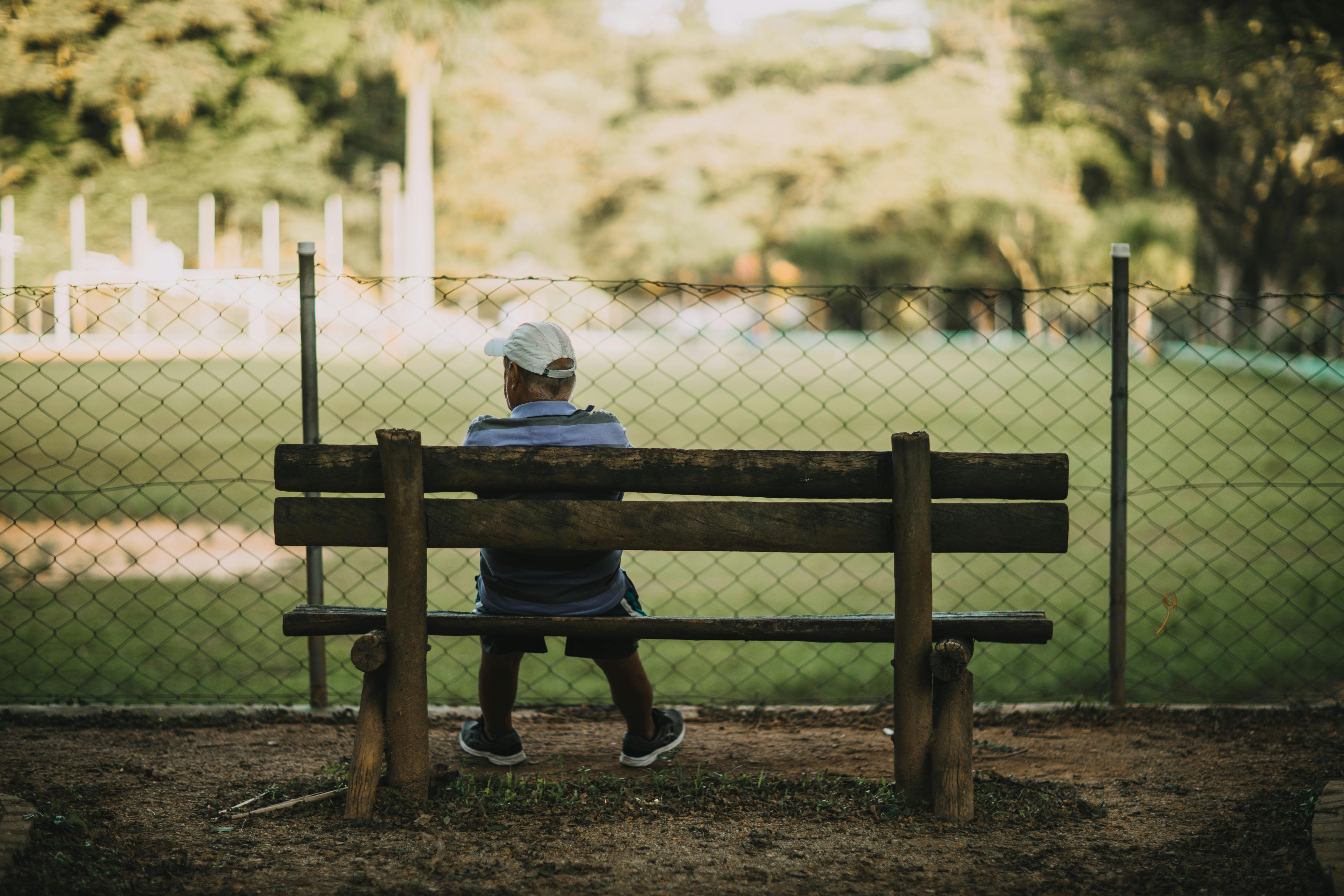 The ultimate outdoor workout: all you need is a park bench — Photo by Matheus Bertelli on Pexels