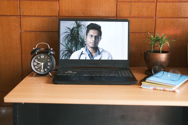 Patients Book at 2 AM Now: Setting Up 24/7 Online Booking for Your Clinic Without IT Help
