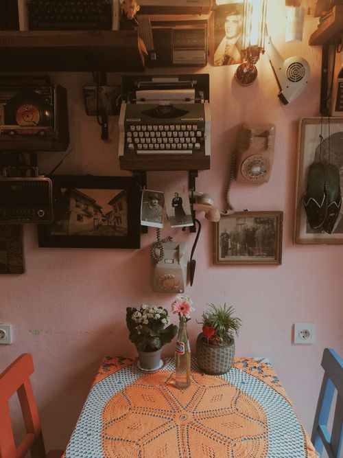 Free Charming interior featuring a typewriter, plants, and vintage decor in a cozy room. Stock Photo