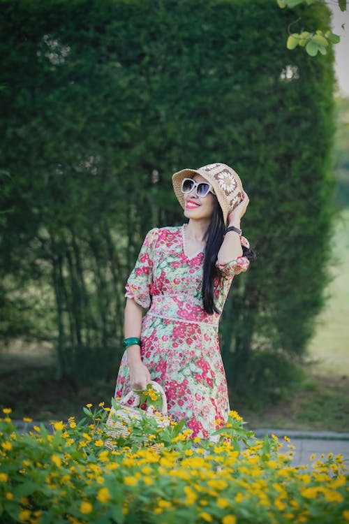 꽃무늬 드레스, 매력적인, 선글라스의 무료 스톡 사진