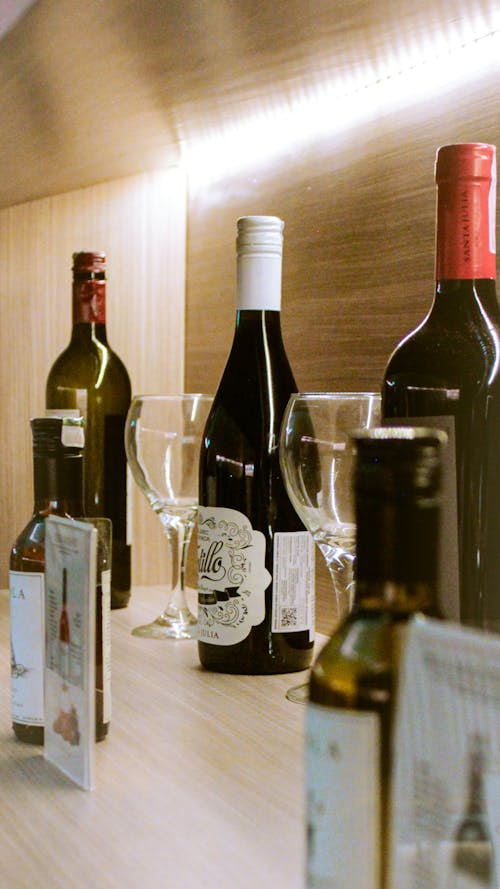 Fotobanka s bezplatnými fotkami na tému alkohol, fľaše, poháre na víno