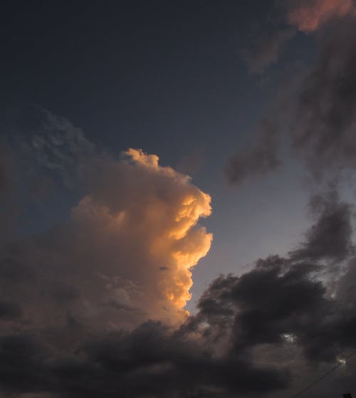 akşam karanlığı, atmosfer, bulut görünümü içeren Ücretsiz stok fotoğraf