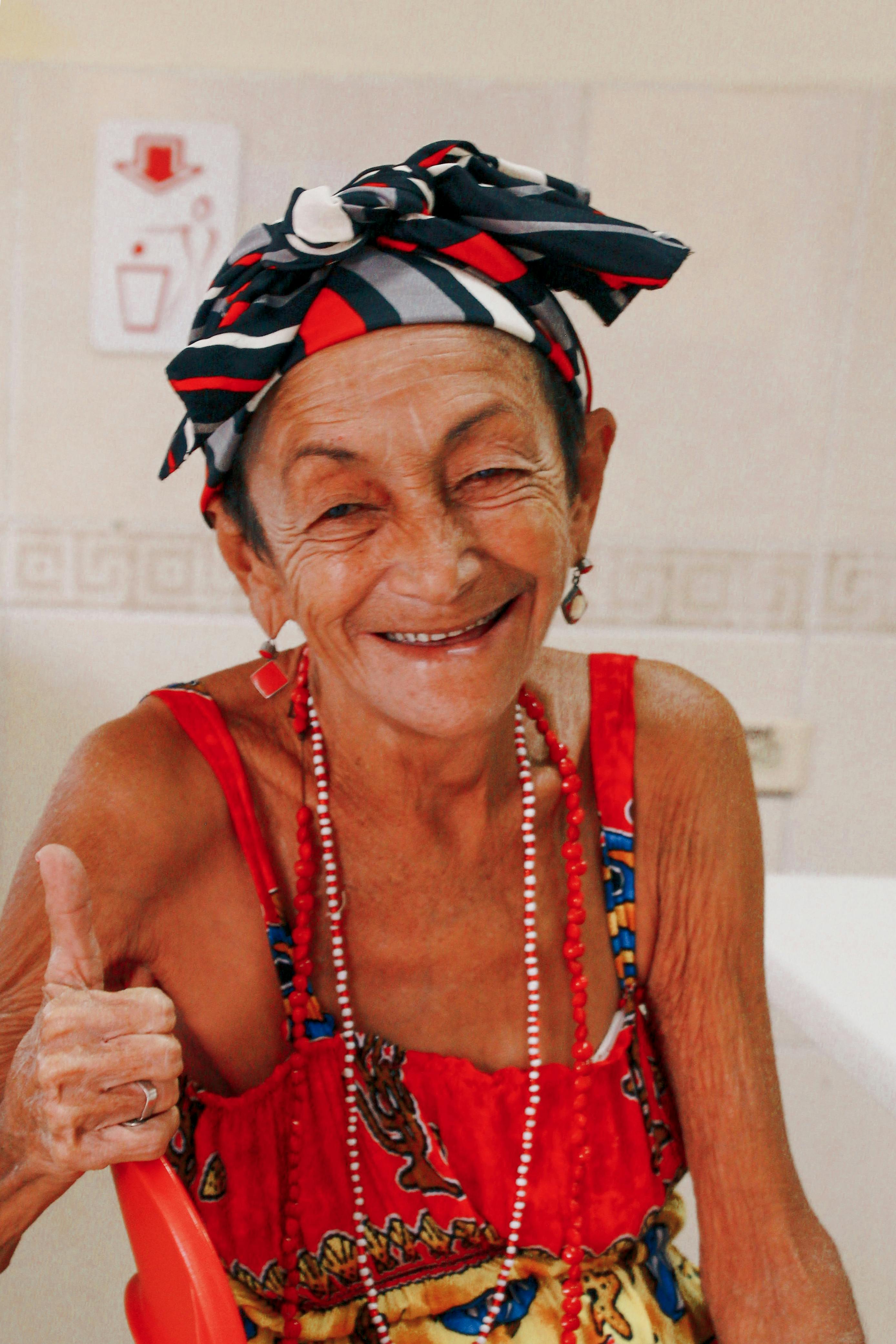 Warna-Warna Cerah Batik Garutan: Ekspresi Kegembiraan dan Semangat Hidup