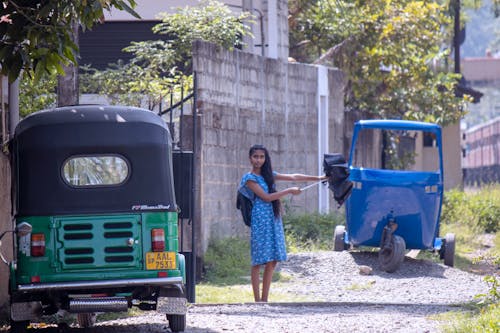 アジア人の女の子, インドの女子高生, トゥクトゥクの無料の写真素材