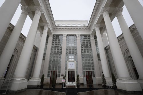 Foto profissional grátis de colunas, exterior do edifício, marcos locais