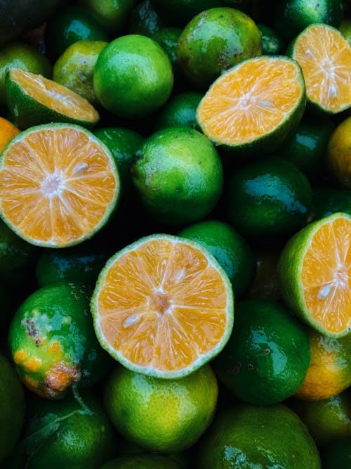 Photos gratuites de agrumes, au-dessus de la tête, citron vert