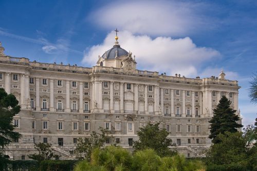 Free Discover the grandeur of the Royal Palace of Madrid, a historic and architectural marvel. Stock Photo