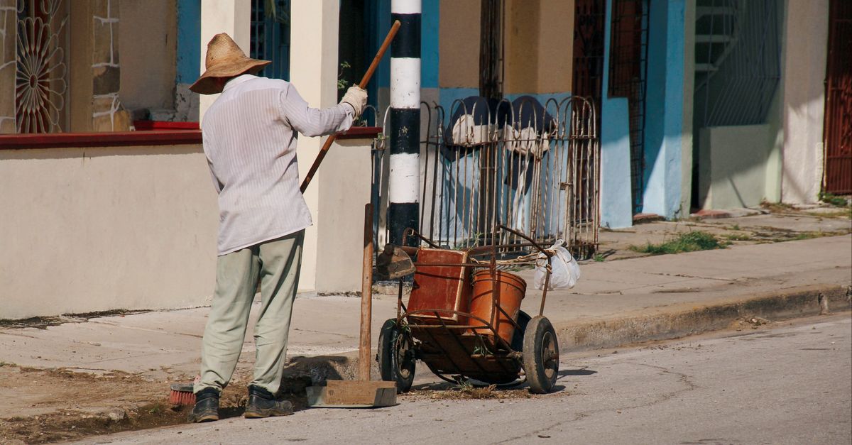 Street Sweeper on a Streetside · Free Stock Photo