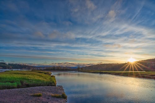 Foto profissional grátis de amanhecer cedo, corrente do rio, de manhã cedo