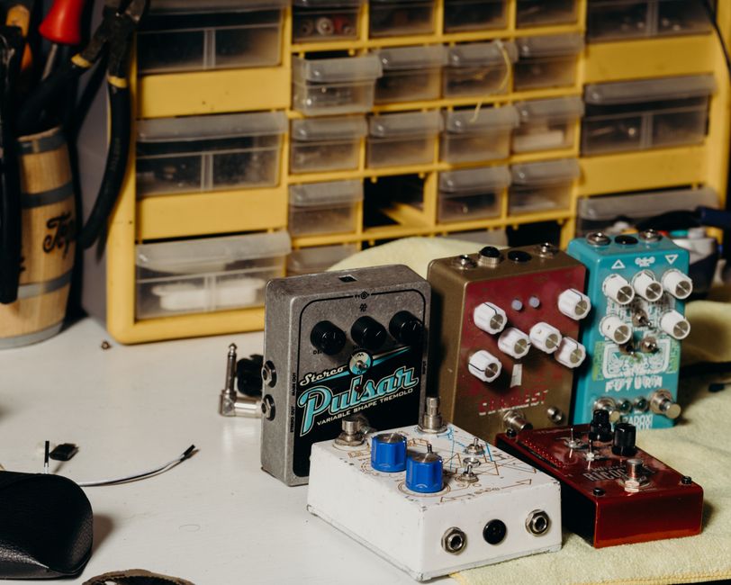 selling used guitar pedals online safely