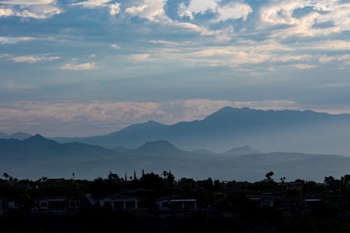 Gratis stockfoto met bergketens, bergtoppen, bewolkte lucht