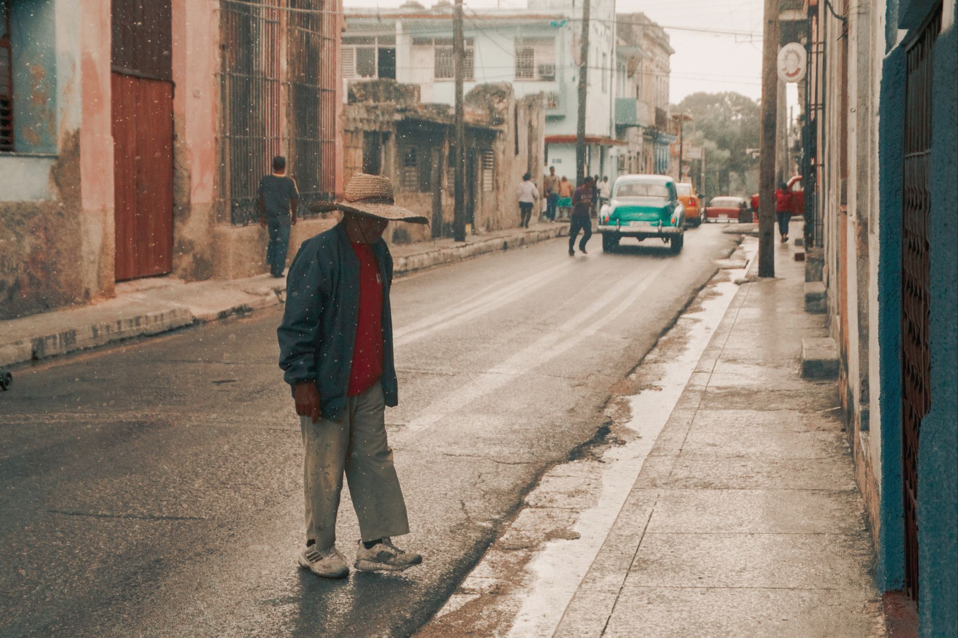 Em clima de nostalgia, Antonio Fagundes compartilha cenas clássicas de 'Dancin days'