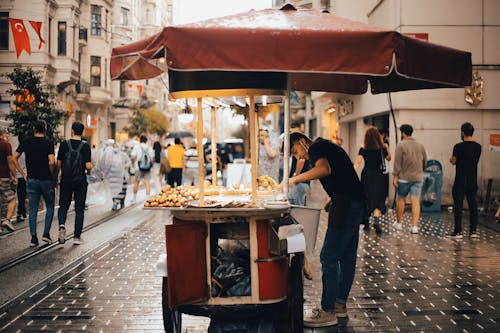 Kostenloses Stock Foto zu essenswagen, handel, kopfsteinpflasterstraße