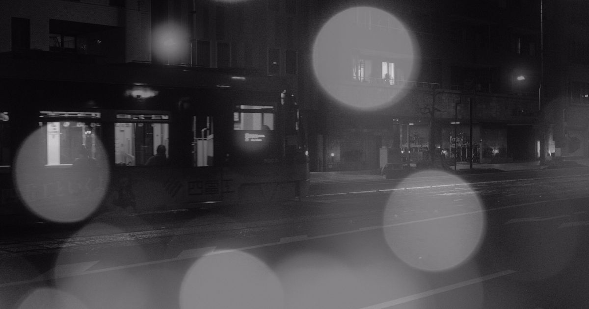 雨の夜の街(イメージ)