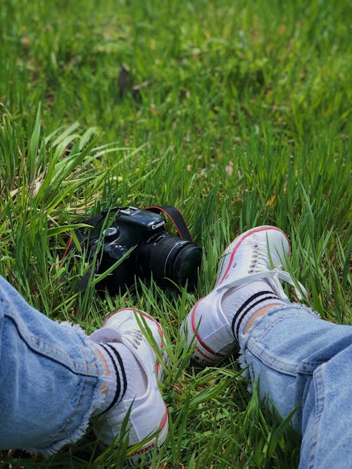 Ilmainen kuvapankkikuva tunnisteilla jalat, kamera, kengät
