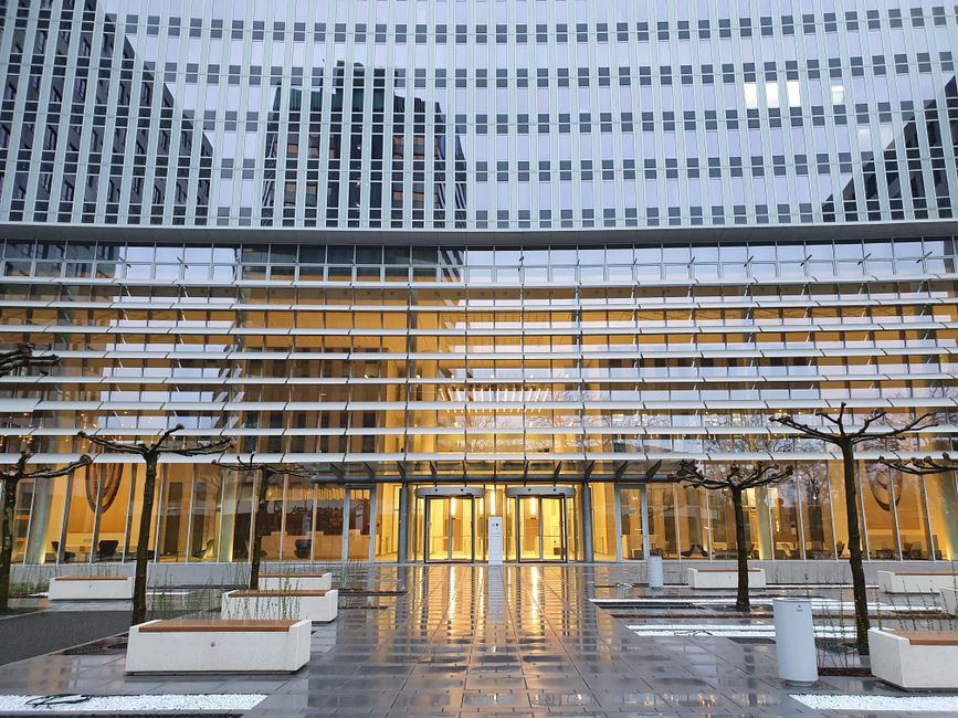 modern high-rise entrance - luxury apartments brickell modern high-rise entrance - luxury apartments brickell