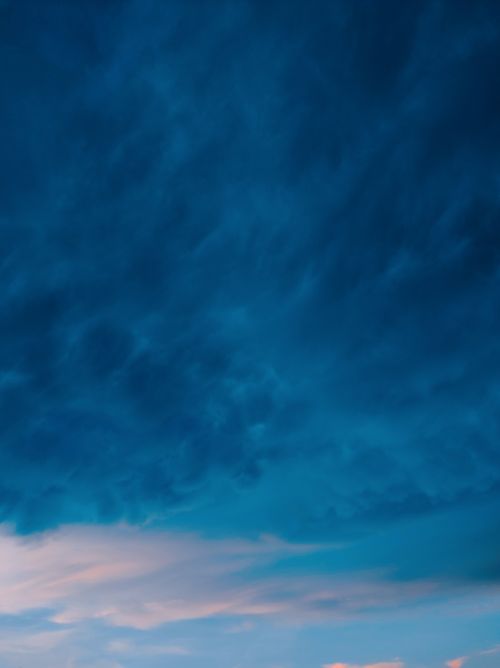 Free Captivating view of a dramatic sky captured at sunset in Rio Vermelho, Brazil, showcasing vivid blue and pink hues. Stock Photo