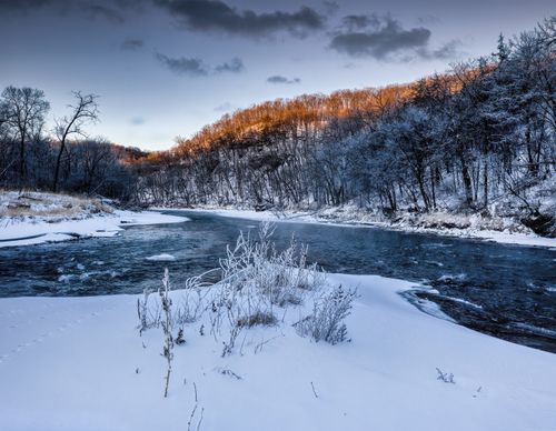 Free Serene winter river scene in Minnesota featuring snow, ice, and tranquil surroundings. Stock Photo