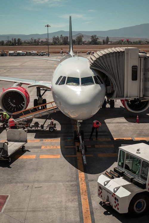 Foto profissional grátis de aeronáutica, aeronave, aeroporto