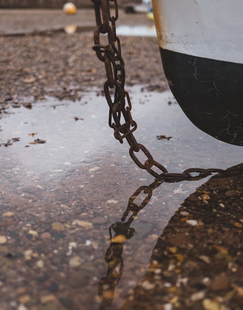 Free Chains Used to Anchor a Boat Stock Photo