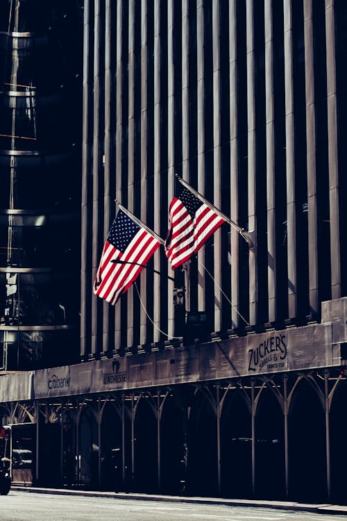 Kostenloses Stock Foto zu amerikanische flagge, gebäude, patriotisch