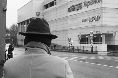 Immagine gratuita di camminando, cappello, esterno