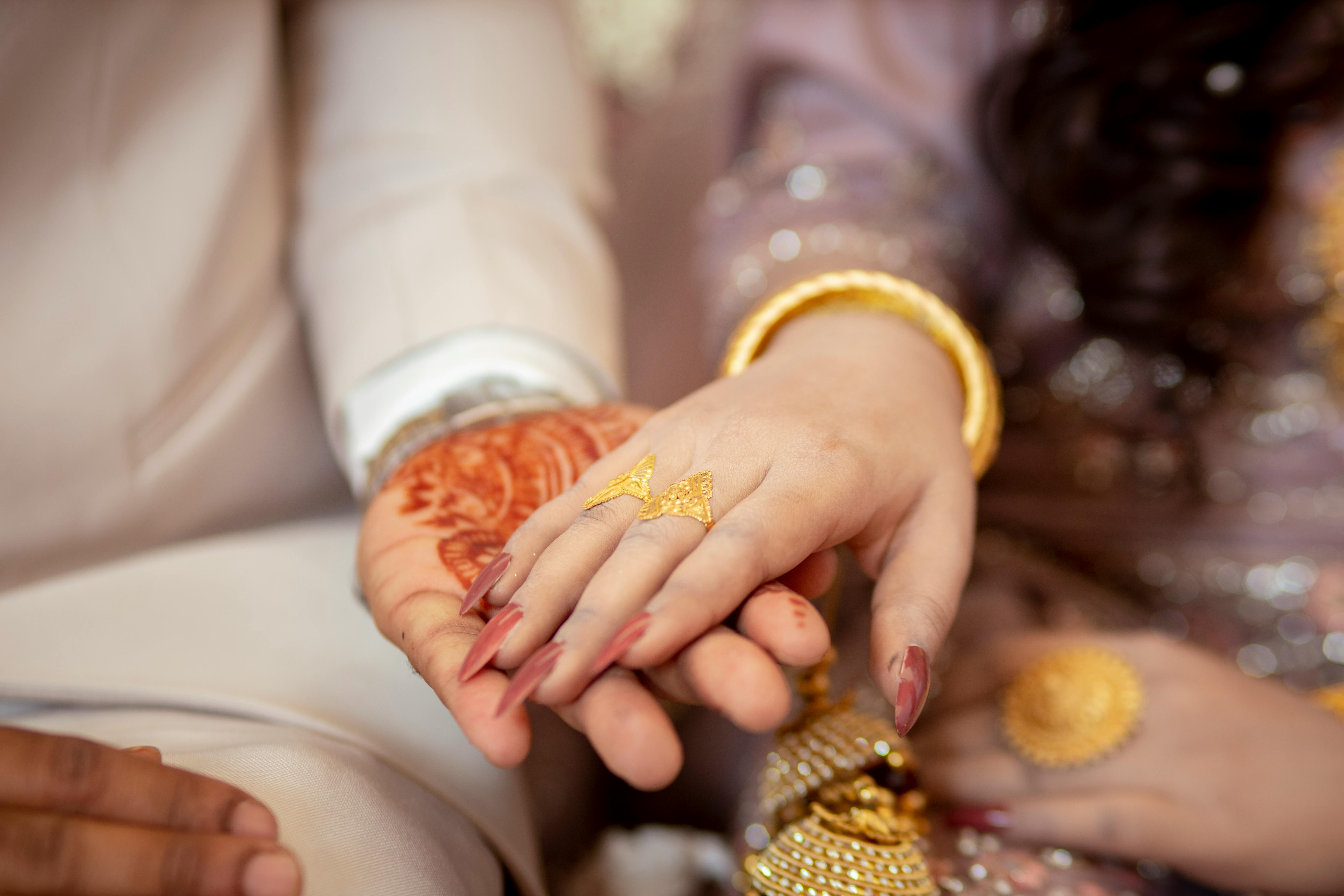 It's a saying that brighter the colour of your mehendi, more loved you are  by your partner. Let the colour o… | Henna hand tattoo, Event management  services, Colour