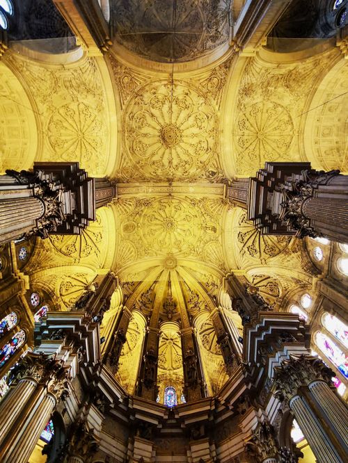 Free Intricate architectural ceiling in a historic Spanish cathedral, showcasing elaborate designs. Stock Photo