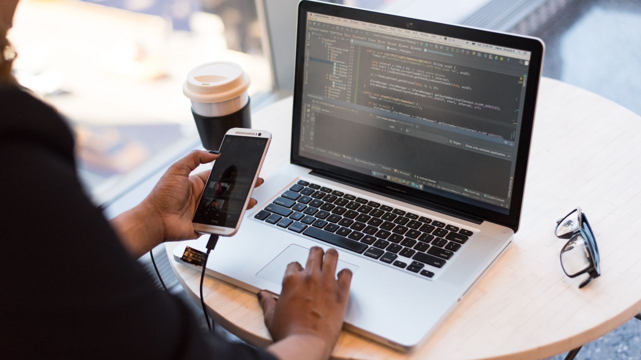 Tools Wajib untuk Kerja Remote 2026: Notion, Slack, Linear, Figma, dan Lainnya