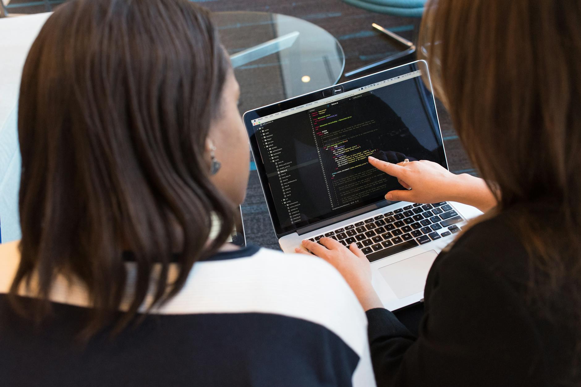 2 woman working in the laptop