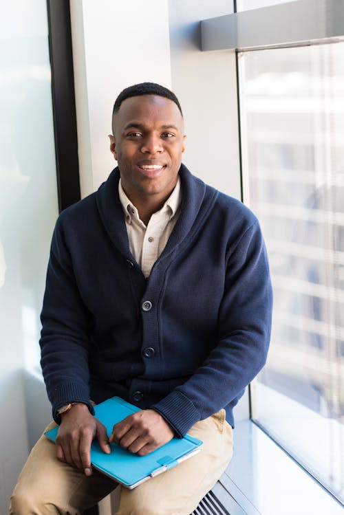 Free Man Wearing Blue Button-up Sweater Stock Photo