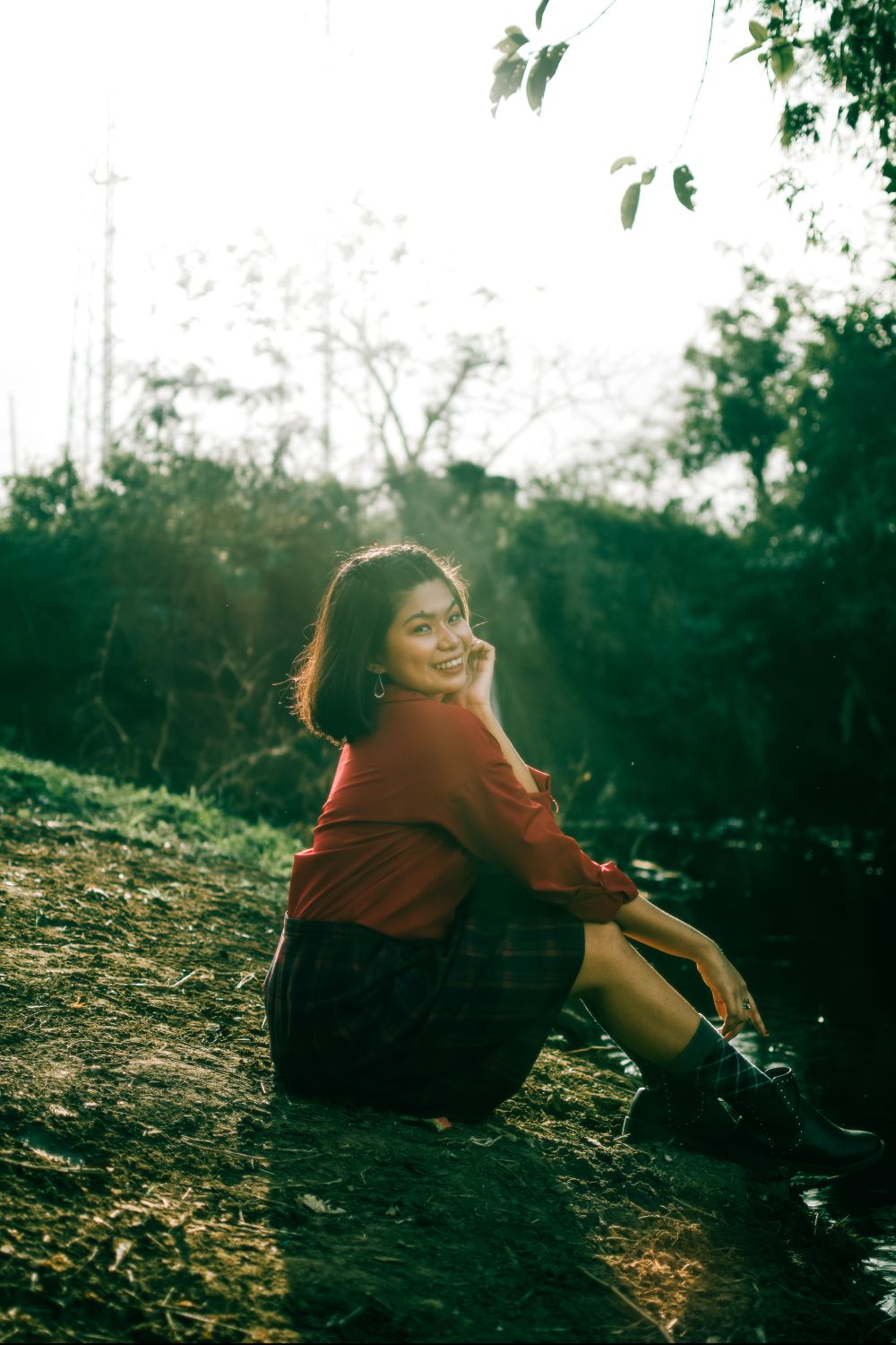 A Woman Sitting on the Ground While Posing · Free Stock Photo