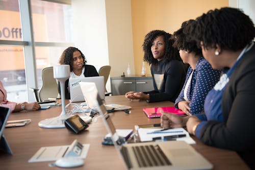 Employés Réunis Dans Une Salle De Conférence