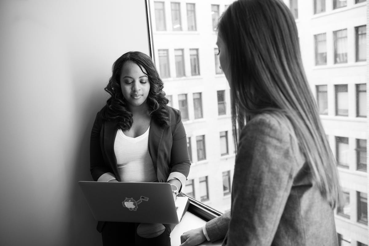 Headphones and smartphone with music streaming app