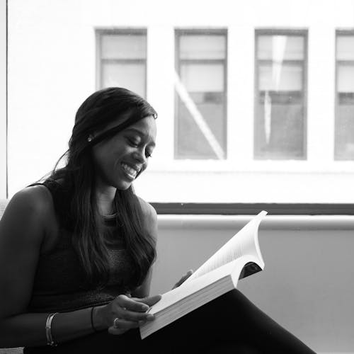 Résultat de recherche d'images pour "reading book photography black and white"