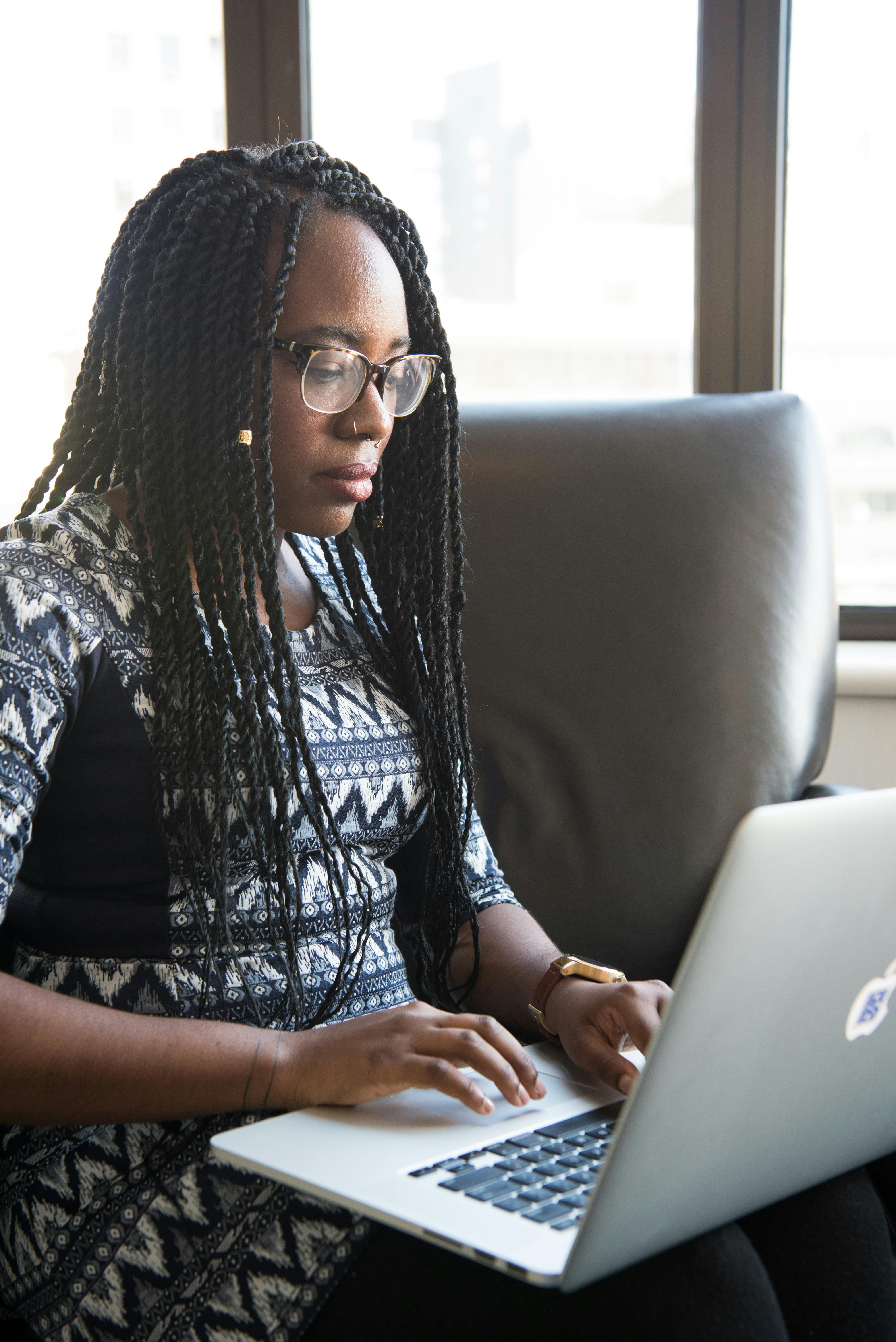  Corporate Coifs: Speedy Hairstyle Hacks for Professional Looks