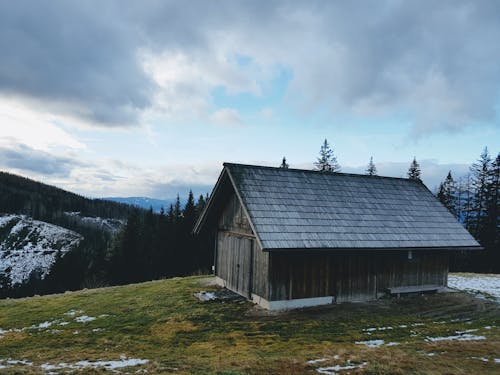 Darmowe zdjęcie z galerii z drewniany, kabina, pole