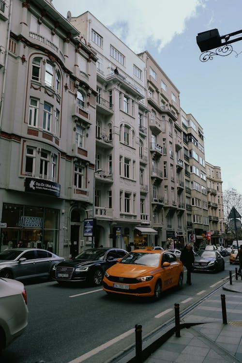 A Busy Street in the City 