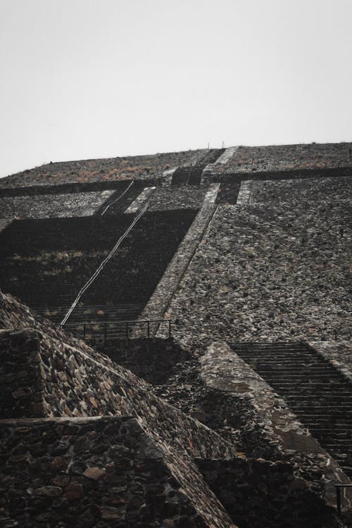 Ücretsiz dikey atış, eski uygarlık, güneşin piramidi içeren Ücretsiz stok fotoğraf Stok Fotoğraflar