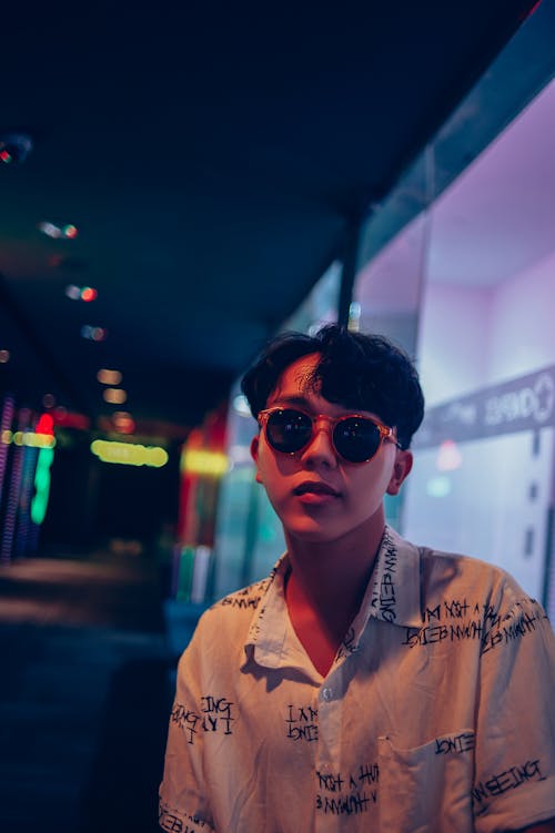 Man Wearing White and Black Collared Shirt