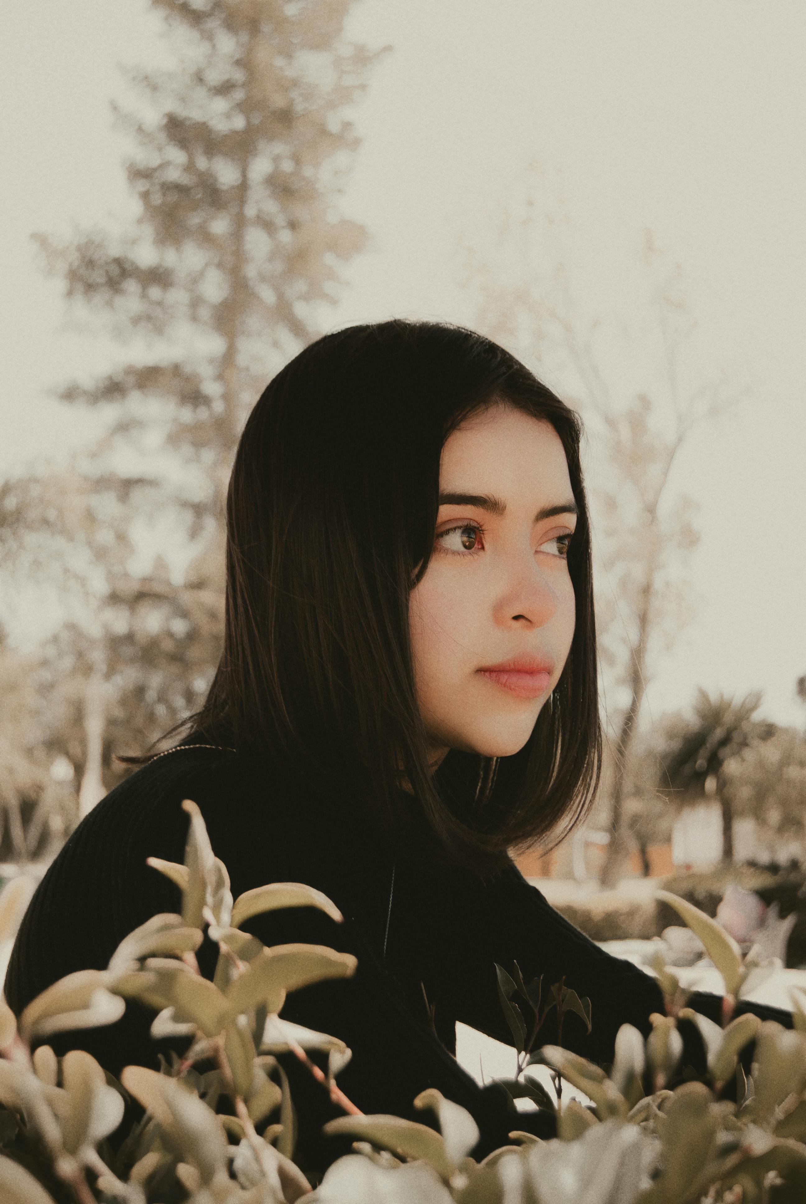 免费 
身穿黑色毛衣的女子 素材图片