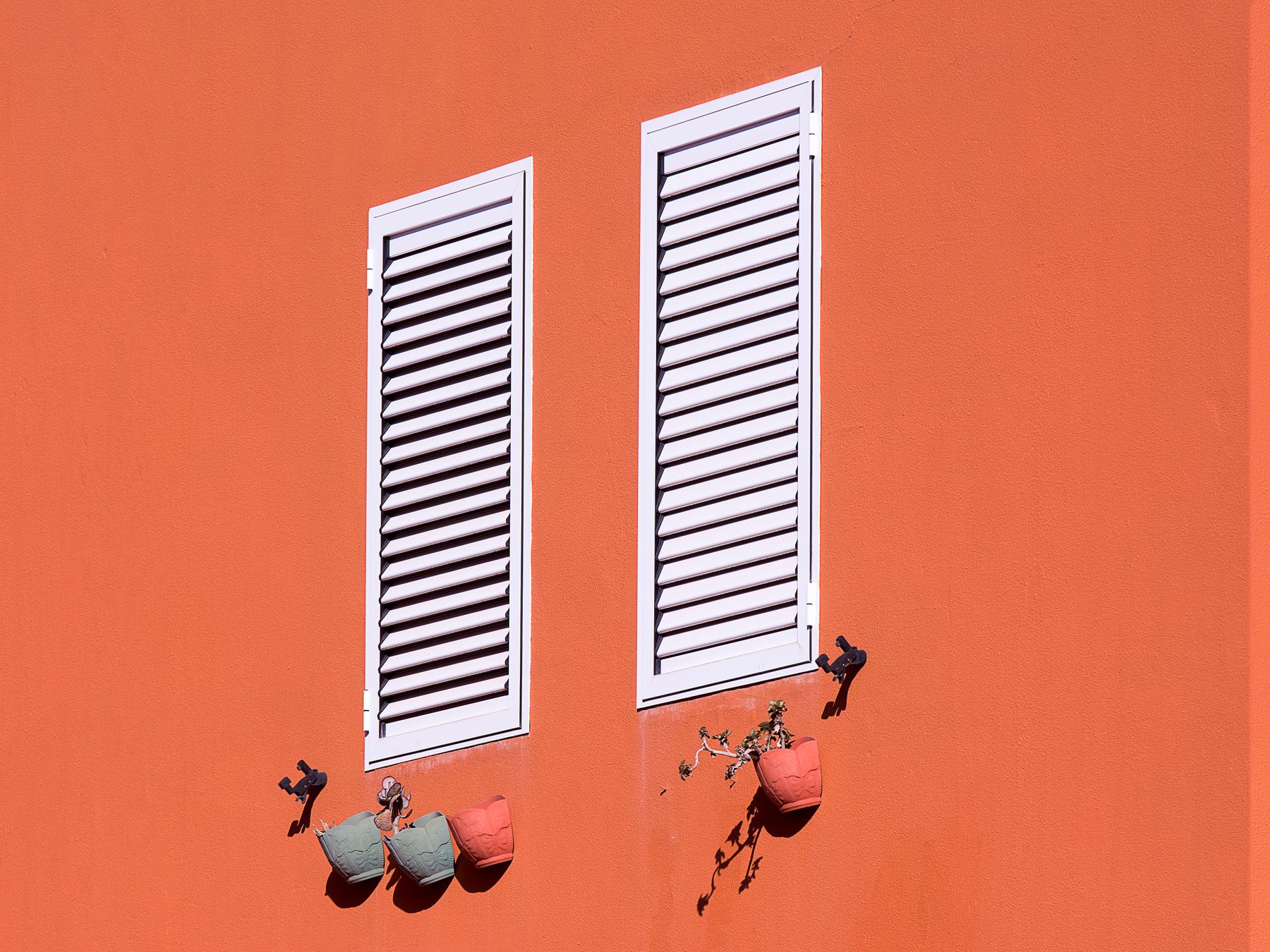 Exterior Painting in Mayfair — woodwork brushed to a crisp, smooth line